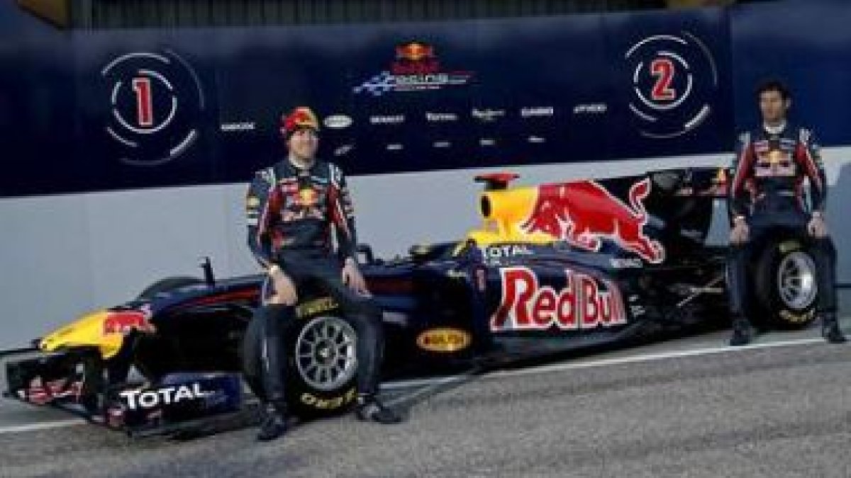 Vettel (izquierda) junto a su compañero y rival por el cetro mundial del 2011, Webber.