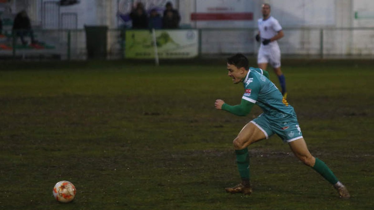 El Júpiter Leonés venció al Atlético Astorga. FERNANDO OTERO
