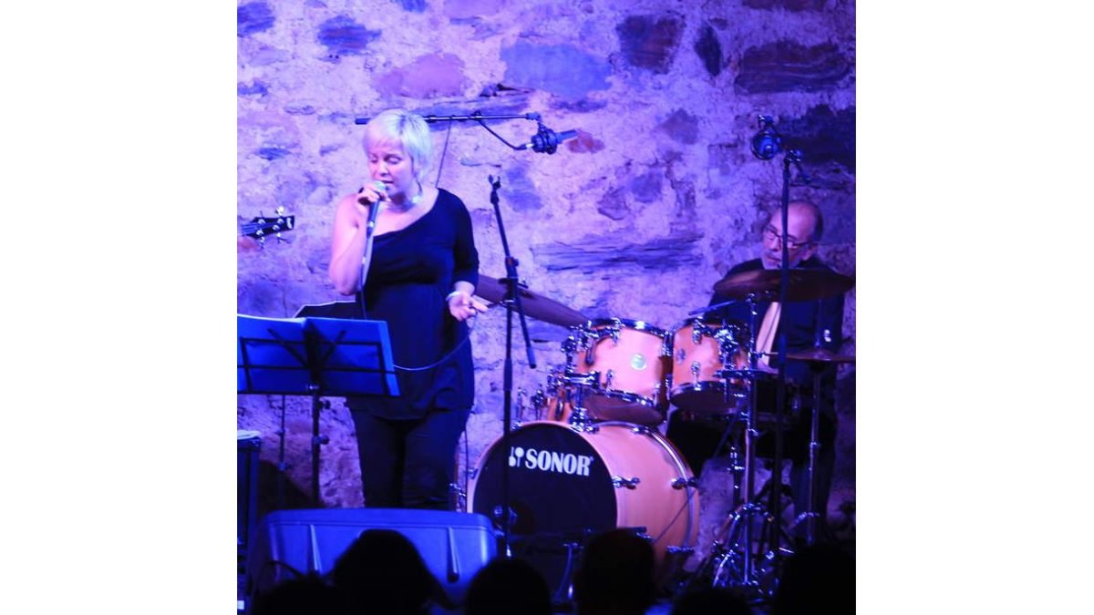 Una de las actuaciones de jazz en la bodega del Castillo.