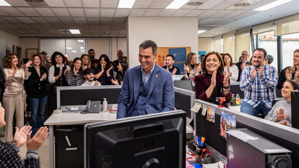 El secretario general del PSOE, Pedro Sánchez, visitó ayer la sede de la calle Ferraz. PSOE