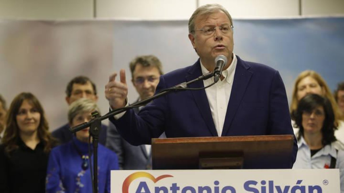 El alcalde de León, Antonio Silván, en un acto esta tarde con la militancia popular