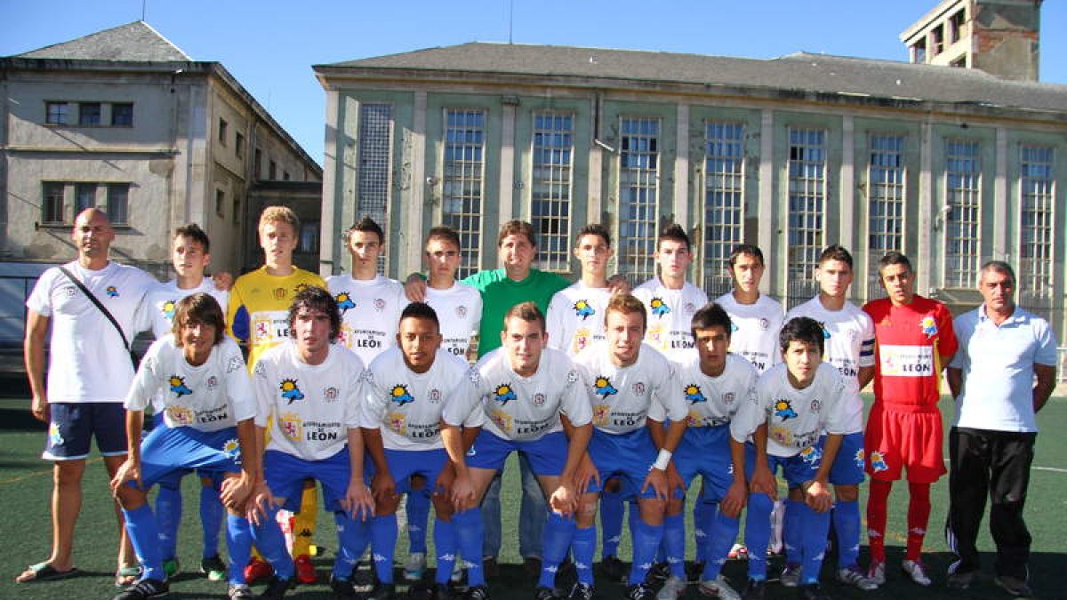 Formación del equipo del León CF que milita en el grupo B de la 1.ª División Regional Juvenil.