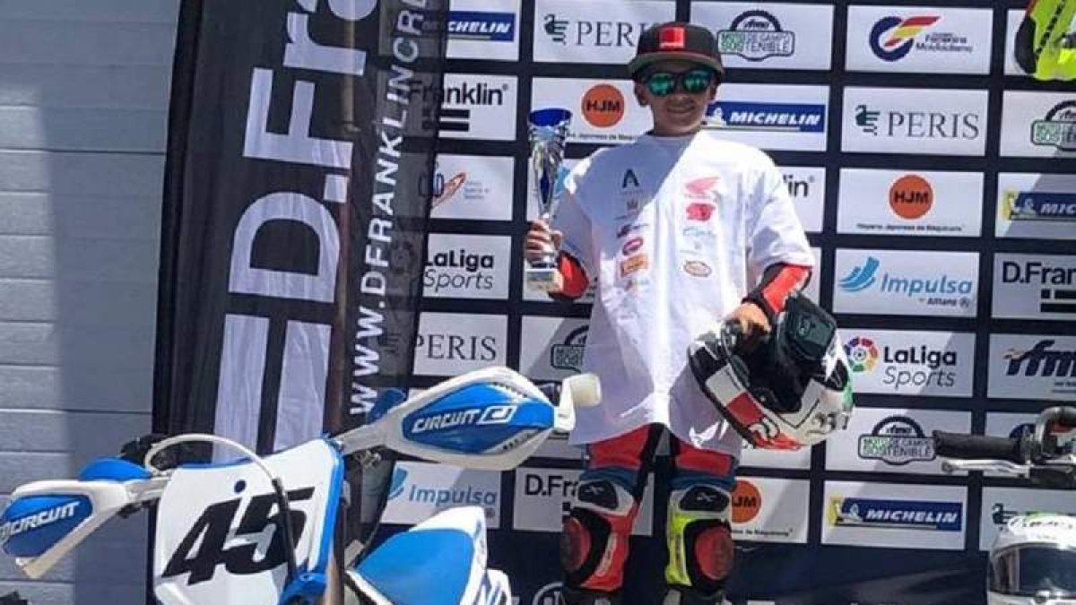 Sergio González Vallinas subió al segundo peldaño del podio en el Nacional de Supermotard 85. DL