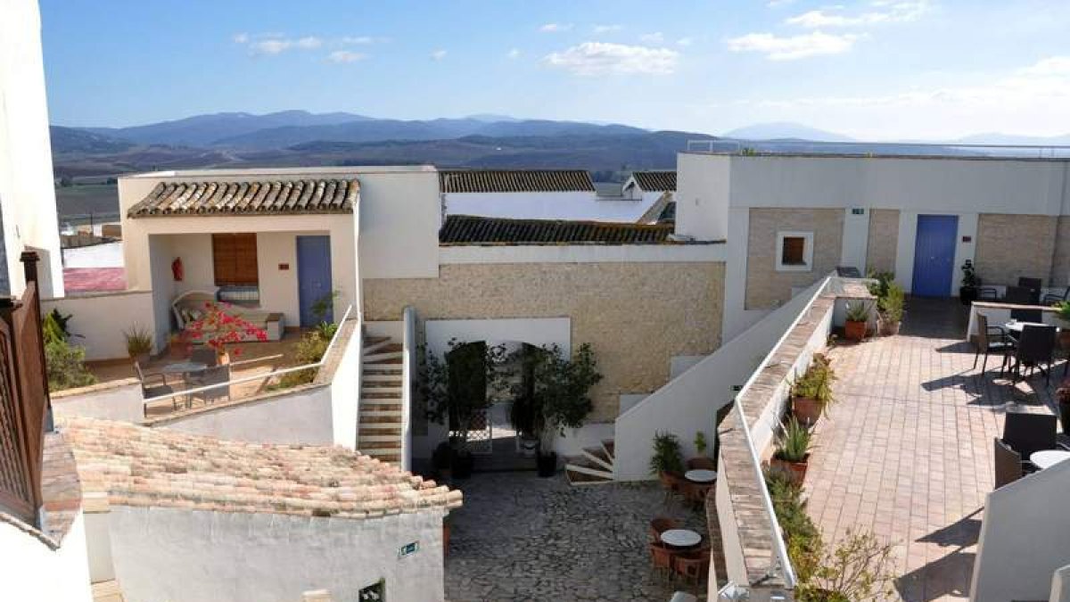 Aspecto del exterior del hotel Utopía, en la localidad gaditana de Benalup-Casas Viejas. DL