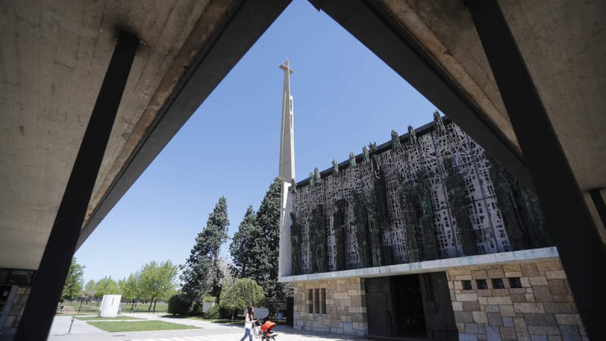 El Santuario de La Virgen del Camino es el más vanguardista de la Ruta Jacobea. JESÚS F. SALVADORES