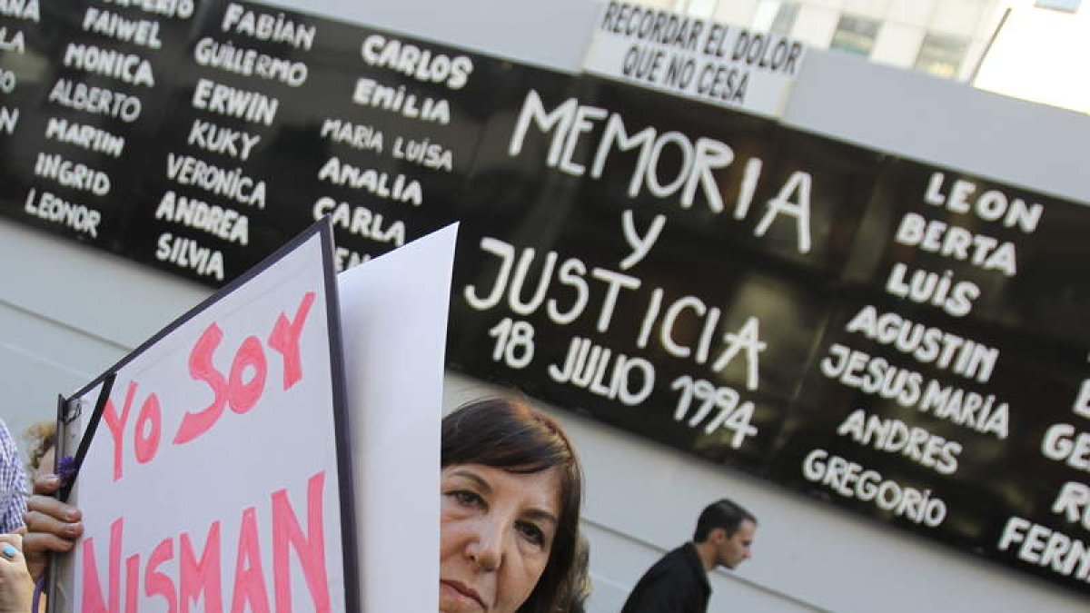 Una mujer durante una manifestación para exigir justicia.