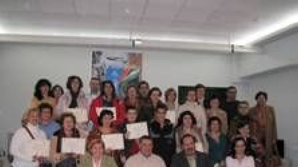 Algunos de los alumnos del curso de informática, con sus títulos
