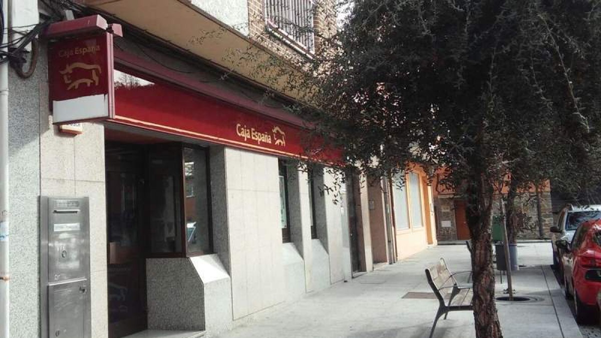 La oficina de España Duero en Matarrosa está ubicada en la plaza del Campo. DL