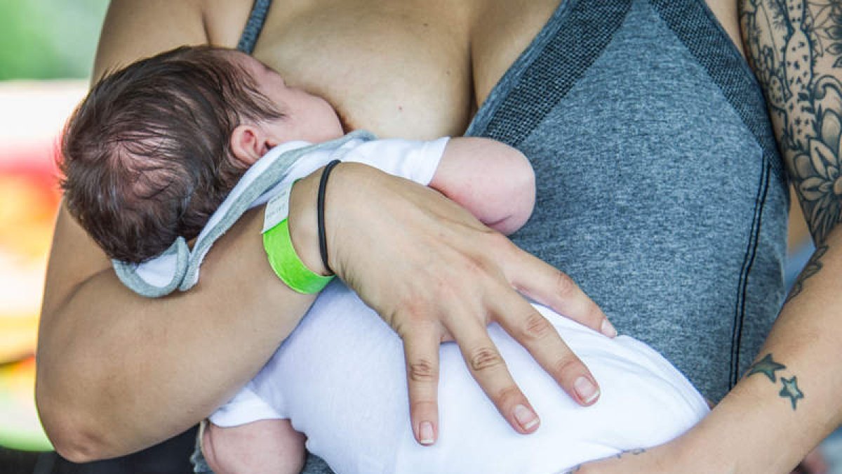 La leche materna es la mejor alimentación para el bebé y está expuesta a los contaminantes ambientales. GIORGIO VIEIRA