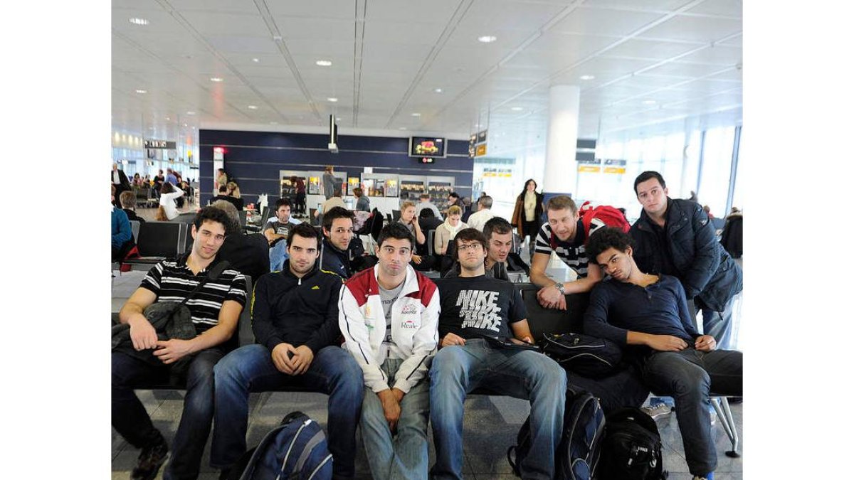 Medio equipo ademarista se quedó varado en Munich.