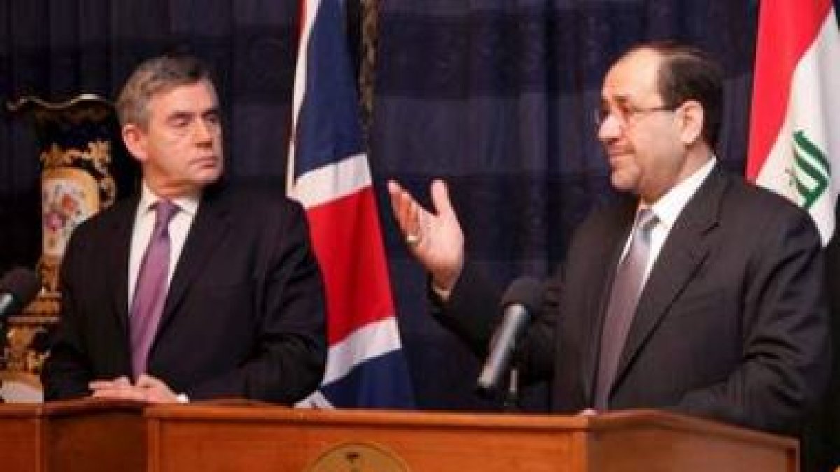 El primer ministro británico, Gordon Brown, y su homólogo, Nuri al Maliki, durante la rueda de prens
