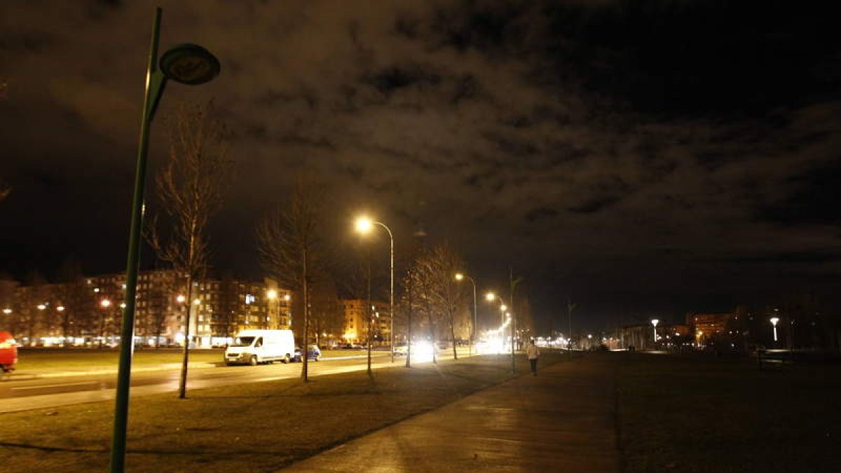 El plan mejorará la eficiencia energética y la iluminación en todas las zonas de la ciudad. RAMIRO