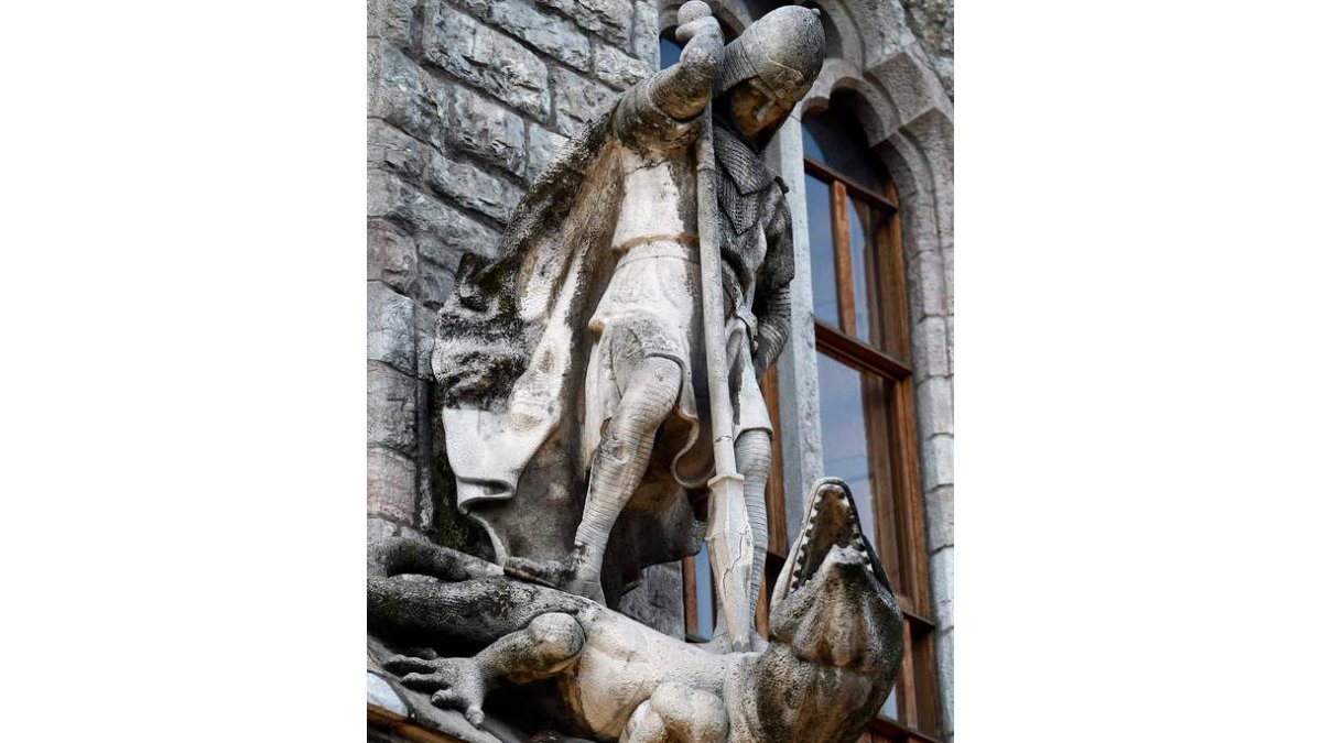 La escultura de Roerto Matamala fue realizada por Antonio Cantó en piedra en el año 1893.