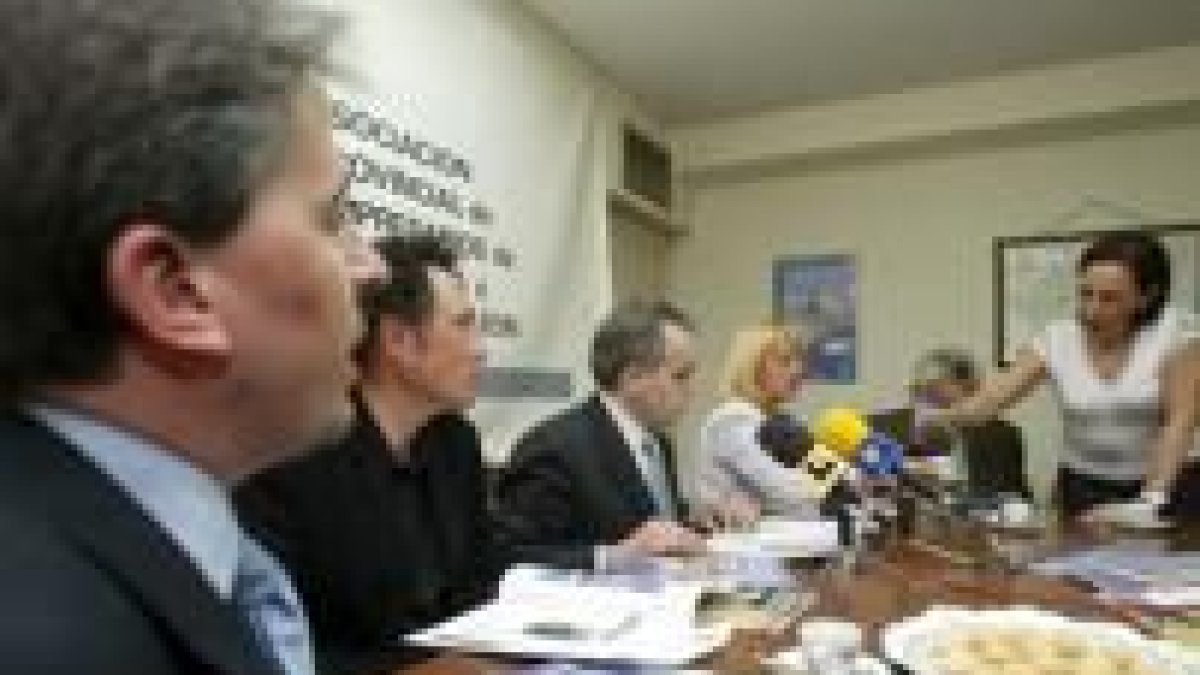 El presidente de los hosteleros, Esteban Díez, en un momento de la rueda de prensa