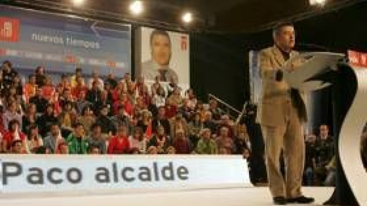 El candidato a la Alcaldía de León apostó por «escuchar a la gente»