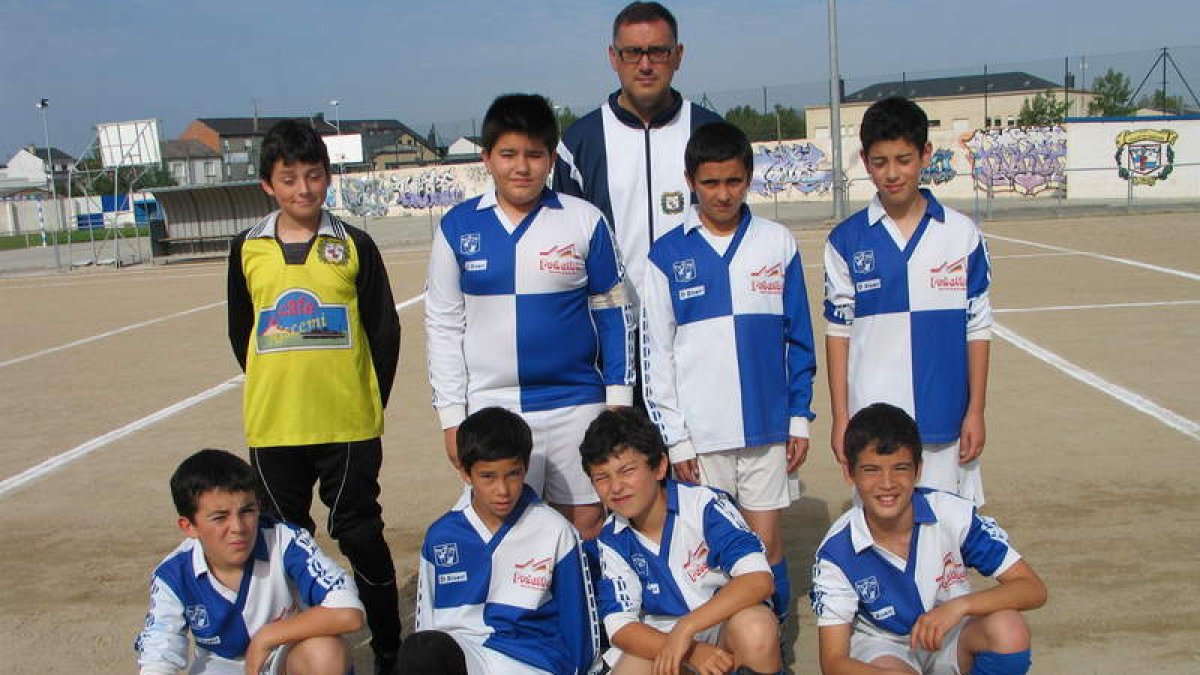 Formación del equipo del Naraya de la categoría alevín.