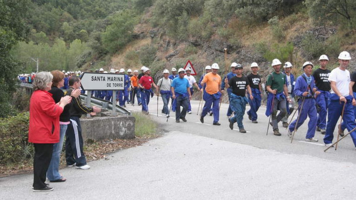 Una de las marchas de protesta en el municipio de Torre. DE LA MATA