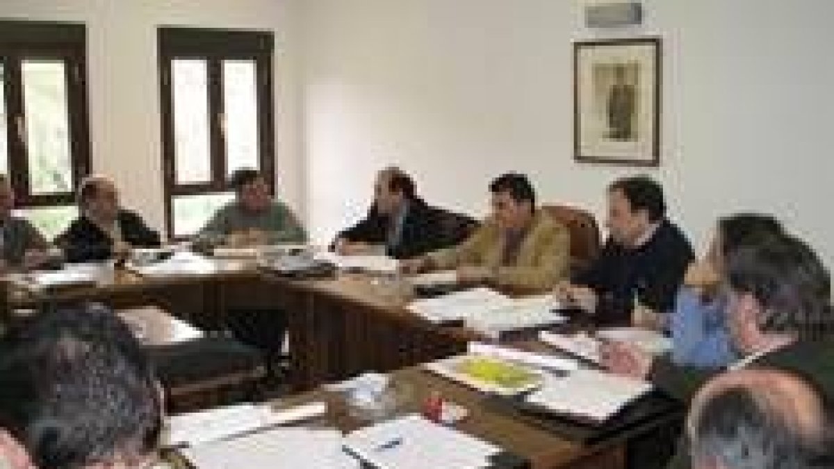 Fidentino Reyero en la reunión con los jefes de las secciones agrarias