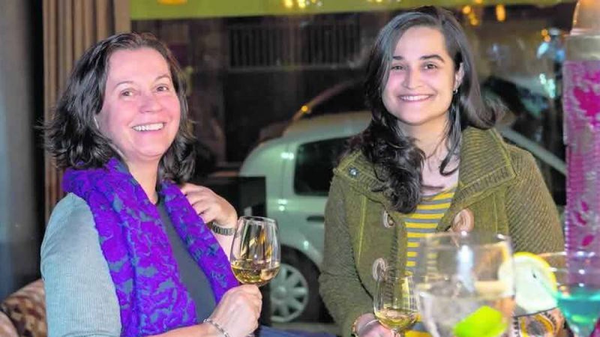 Triana Martínez con su madre, en una imagen de archivo.