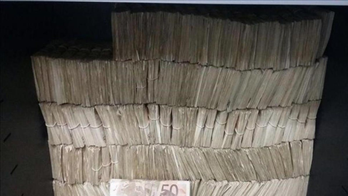 Dinero negro incautado en uno de las registros
