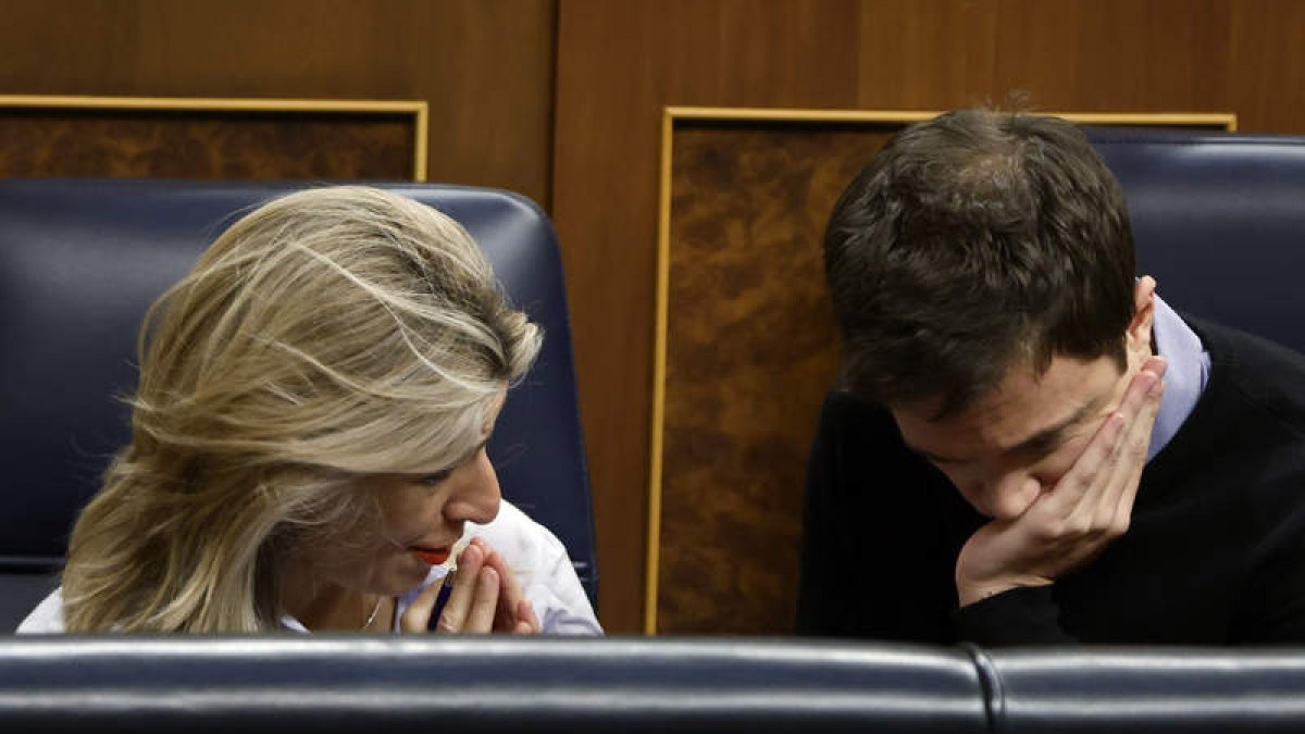 Yolanda Díaz e Íñigo Errejón, en el Congreso, tras abandonar ambos las filas de Podemos. MARISCAL