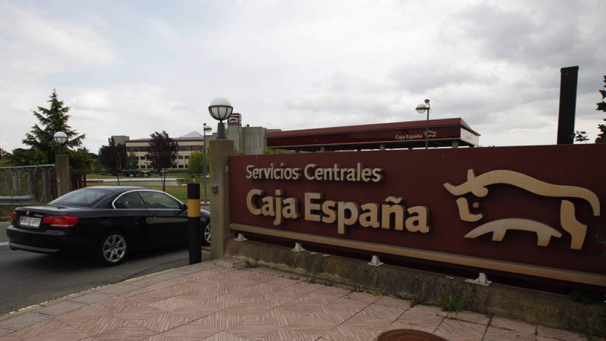 Entrada al complejo de los servicios centrales de la Caja.