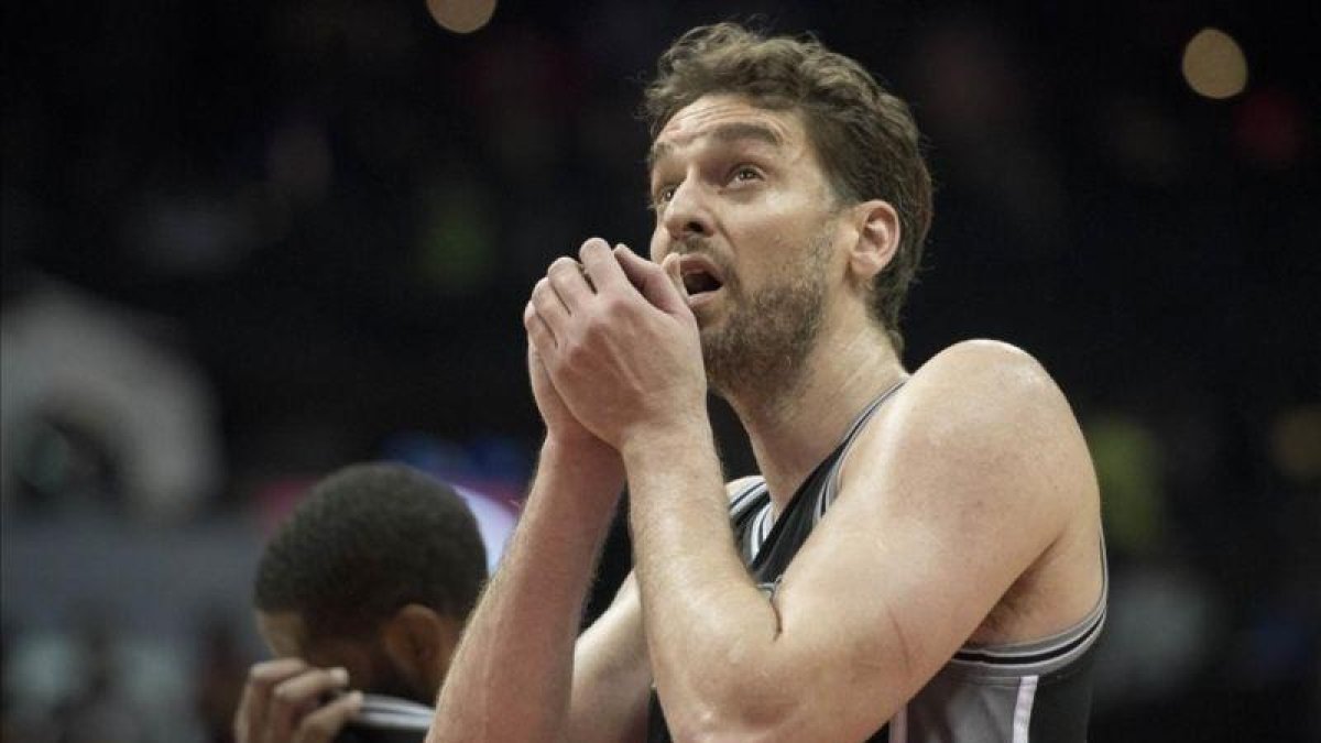 La buena actuación de Pau Gasol no evitó la derrota de los Spurs.