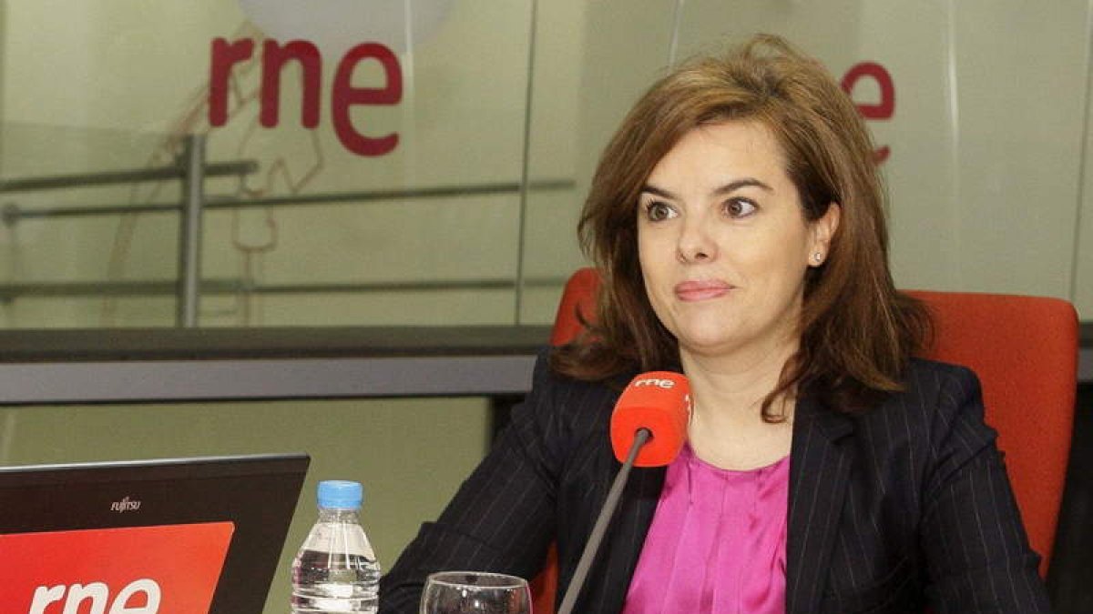 La vicepresidenta Sáenz de Santamaría fue entrevistada ayer en RNE.