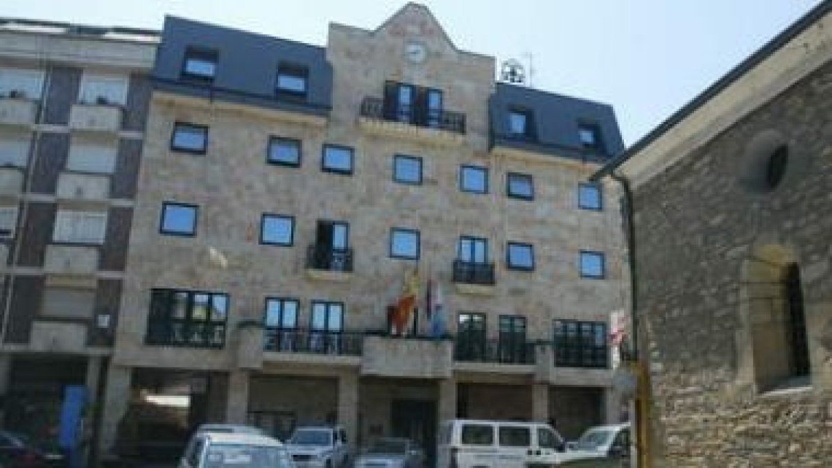 Imágen de la fachada del Ayuntamiento Bembibre.