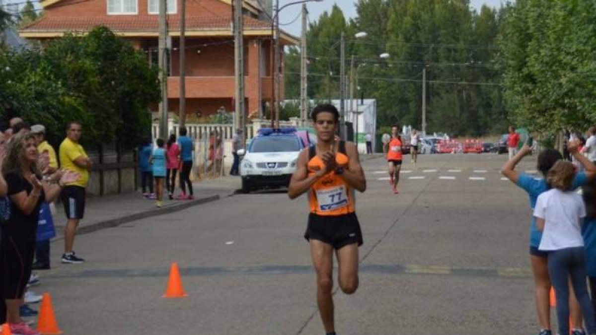 Benchriyet cruzó la línea de meta en la primera posición. CUNDI VEGA