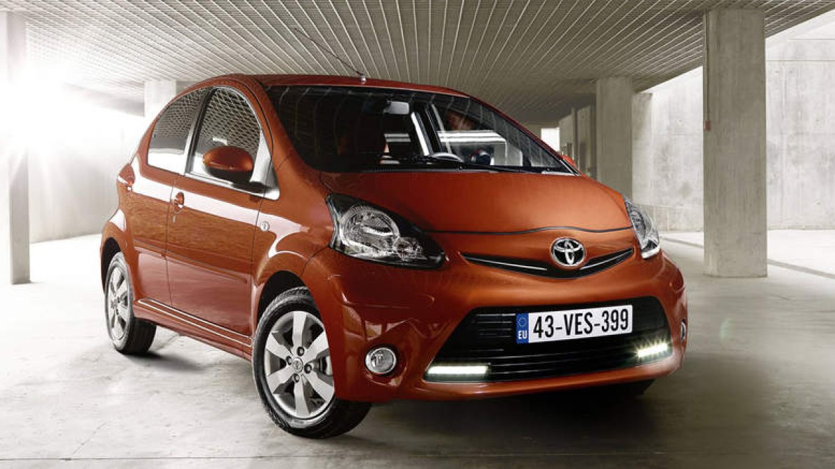Un nuevo diseño frontal más dinámico personaliza el Toyota Aygo.