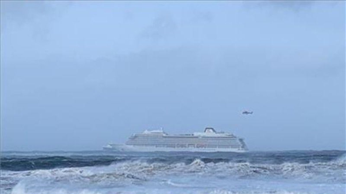 El Viking Sky, a la deriva.