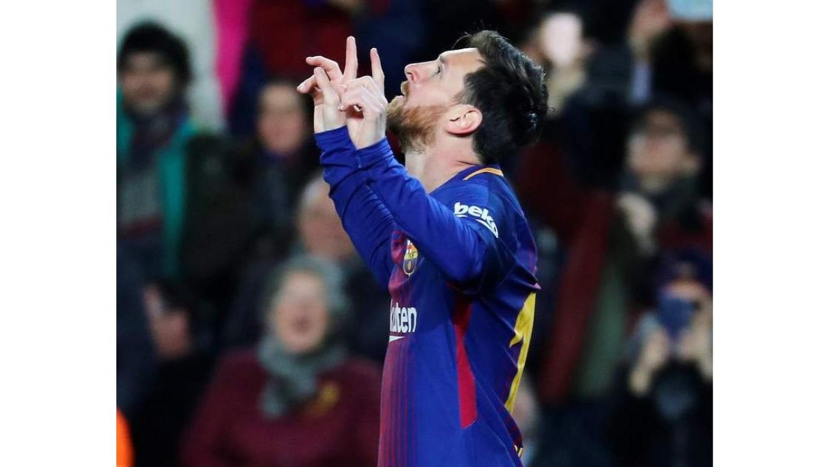 Messi celebra el segundo de sus goles a un Celta que apenas dio muestra de peligro sobre el césped del Campo Nou. ALEJANDRO GARCÍA