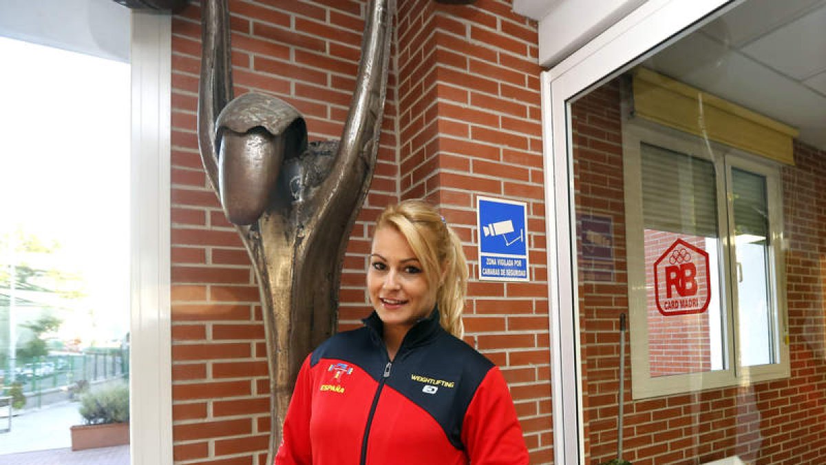 Lidia, delante de la residencia Blume donde se prepara para los Juegos de Río en los que buscará su segunda medalla olímpica. RAQUEL P. VIECO
