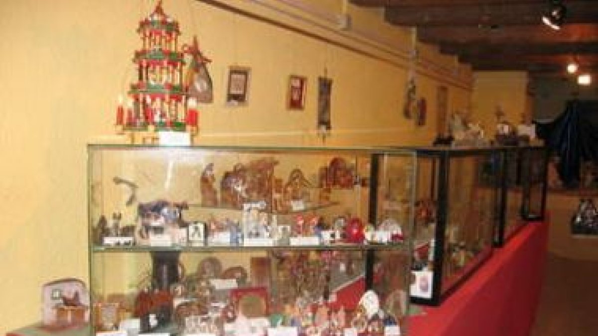 Vista de la exposición de belenes de la Asociación Belenista de León.