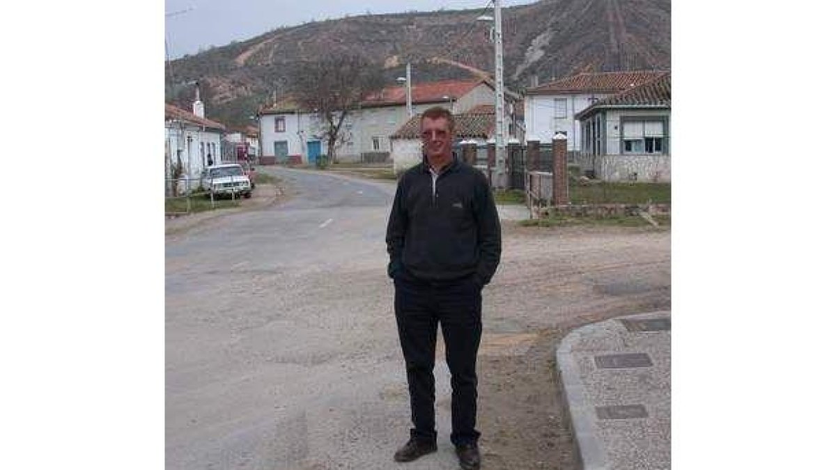 Juan Álvarez, alcalde de Las Omañas, en una foto de archivo.