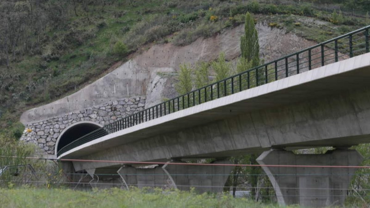 Plataforma de la alta velocidad entre León y Asturias. RAMIRO