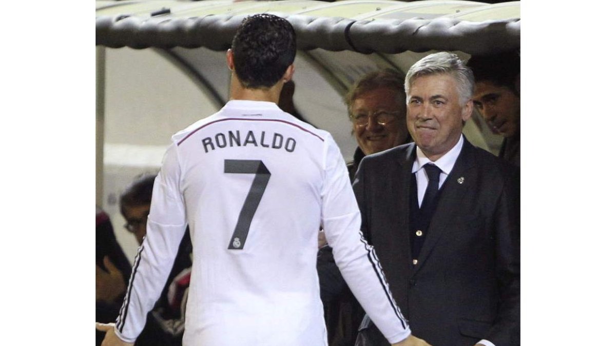 Ancelotti y Ronaldo, durante el encuentro en Eibar.