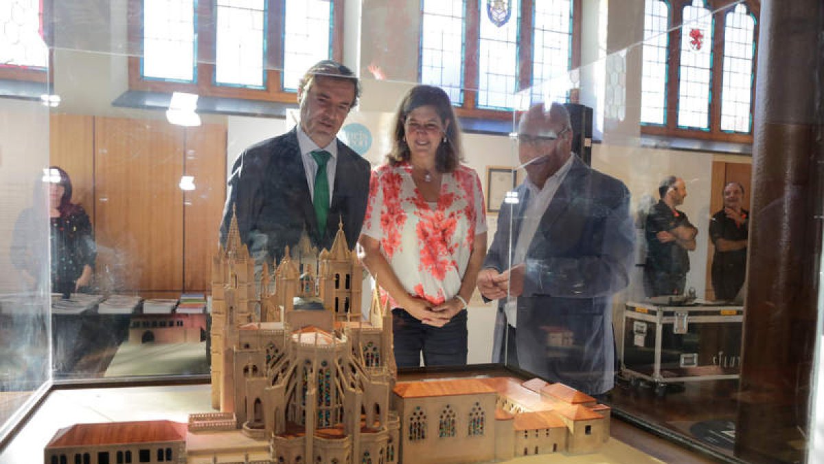 El director general de Turismo inauguró el encuentro que se celebra en León. SECUNDINO PÉREZ