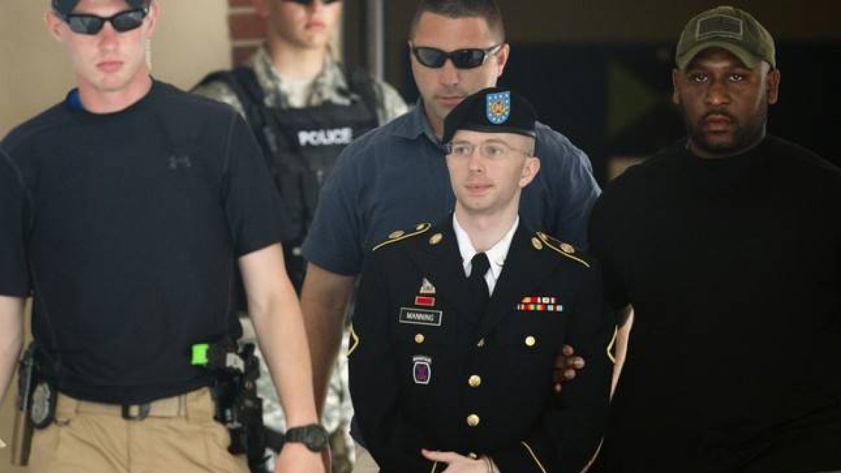 El soldado Bradley Manning tras la última sesión del juicio.