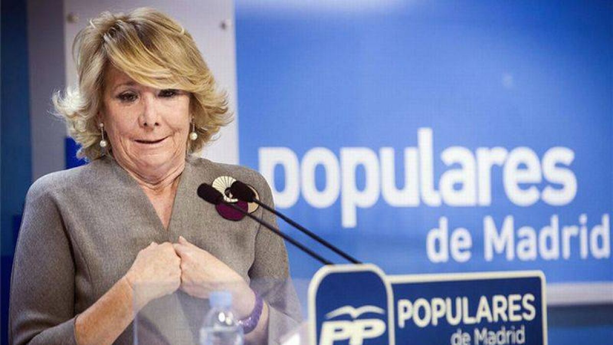 Esperanza Aguirre, en la rueda de prensa en la que pidió perdón por los casos de corrupción en su partido.