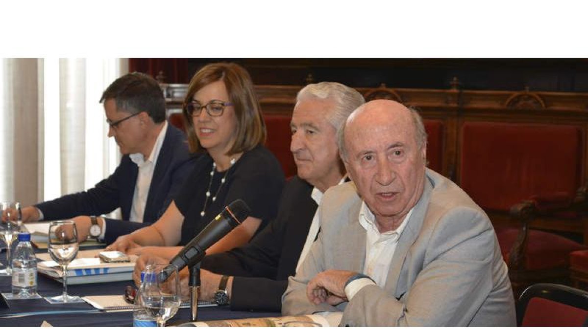 Peridis, durante la reunión del Patronato celebrada en Palencia. A. ÁLVAREZ