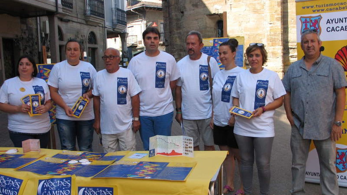 Representantes municipales, hosteleros y de asociaciones. M. M.