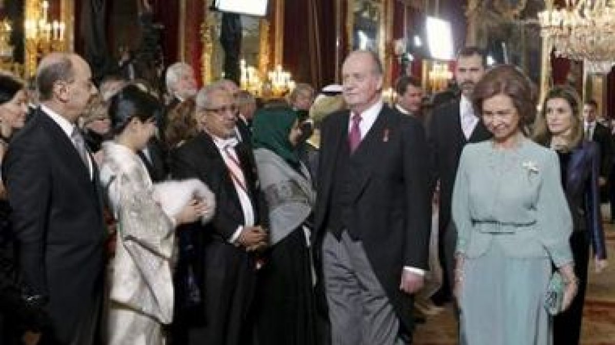 Los reyes, ayer, durante la tradicional recepción al cuerpo diplomático en el Palacio Real.