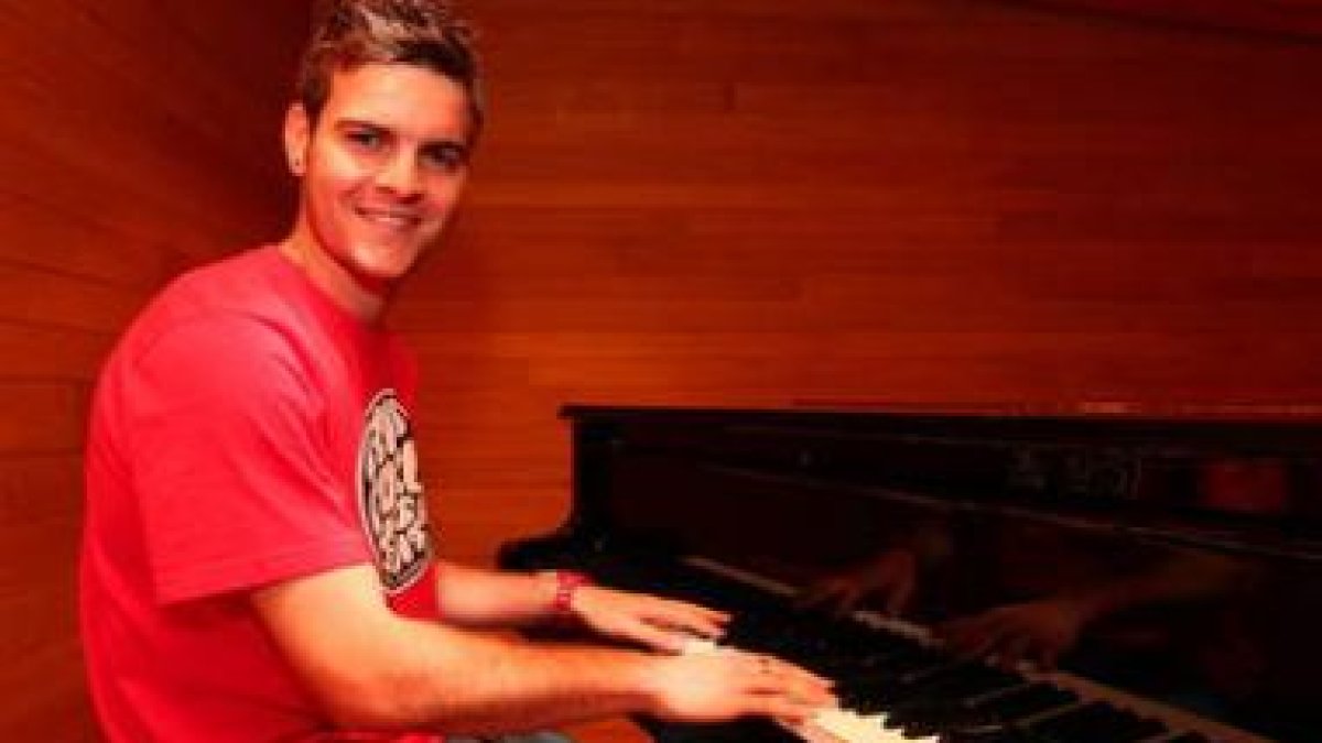 Viola tiene en la música otra de sus pasiones. Estudia piano desde hace tres años.