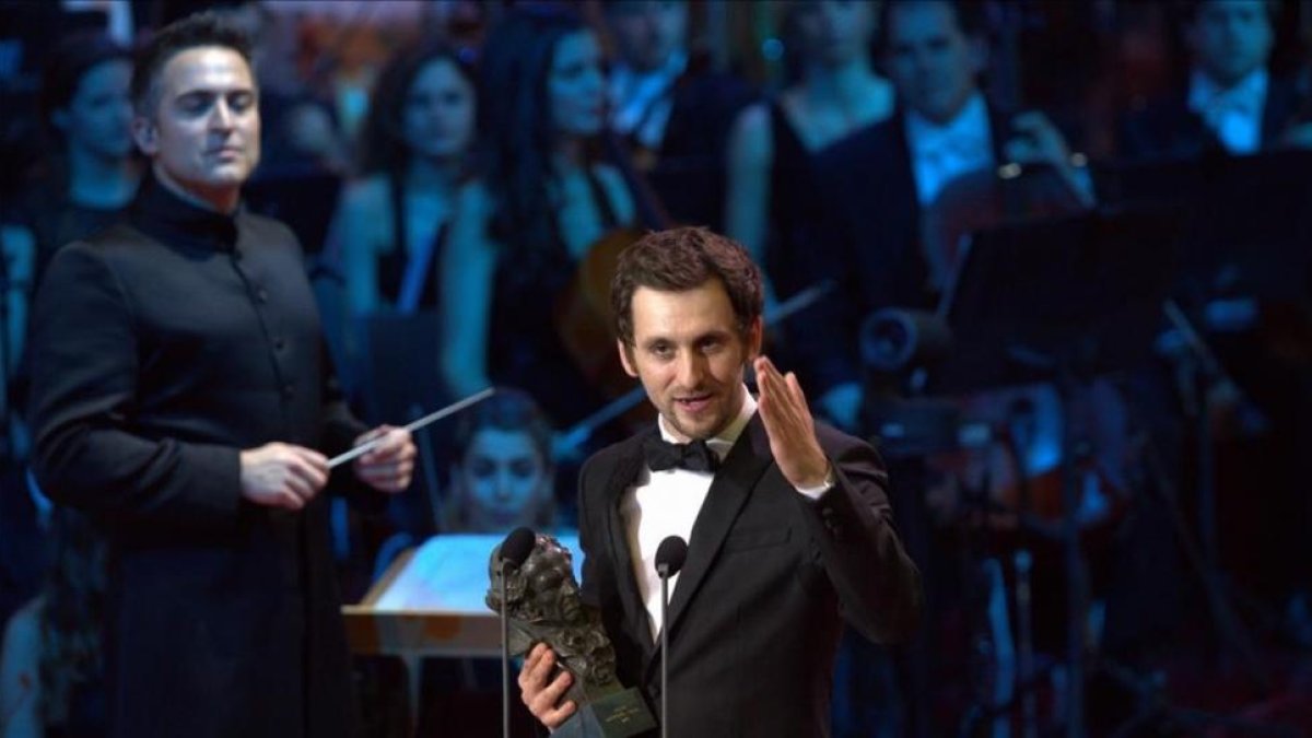 Raúl Arévalo, con el Goya al mejor director novel por 'Tarde para la ira', que consiguió otros tres premios más, entre ellos, el premio a la mejor película y guion original.