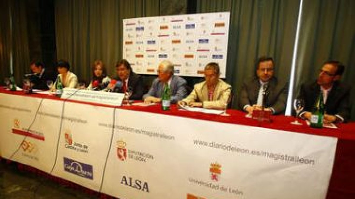 Organizadortes y patrocinadores del Magistral de Ajedrez Ciudad de León ayer, en la presentación