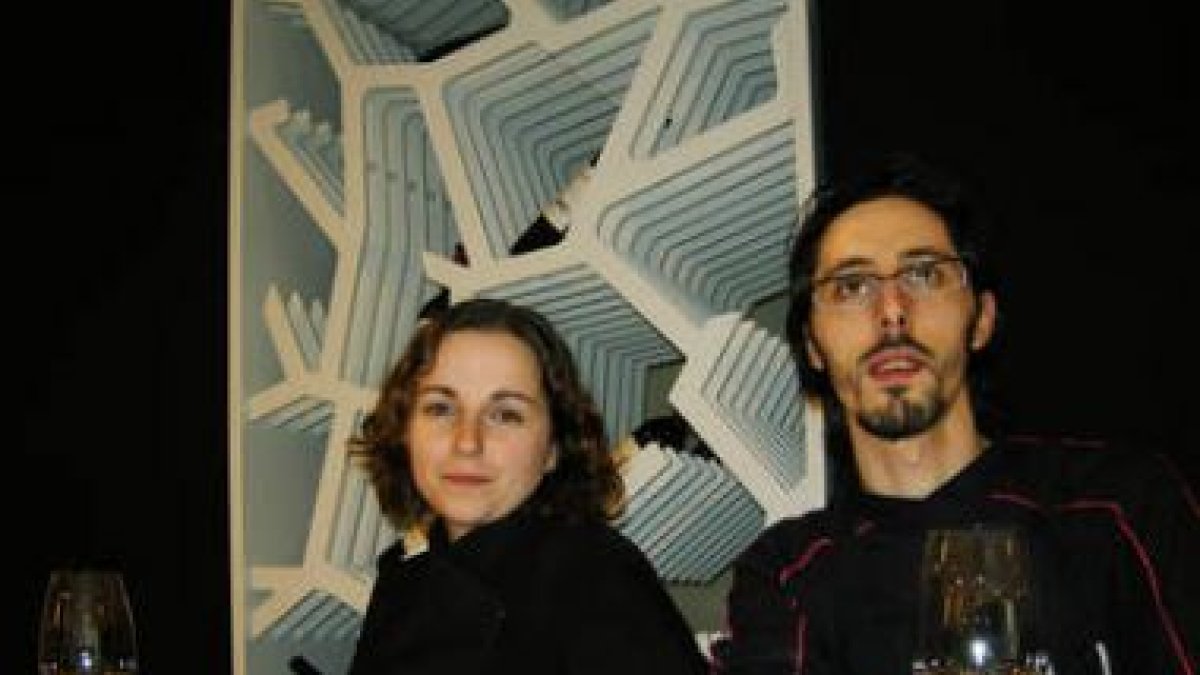 Leticia Fernández Paniagua y Daniel Lombas en el comedor del Mirai, donde se hace una cocina sorpren