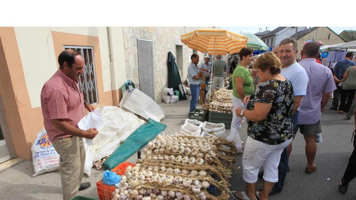 Algunos de los participantes en la Feria del Ajo del año pasado.