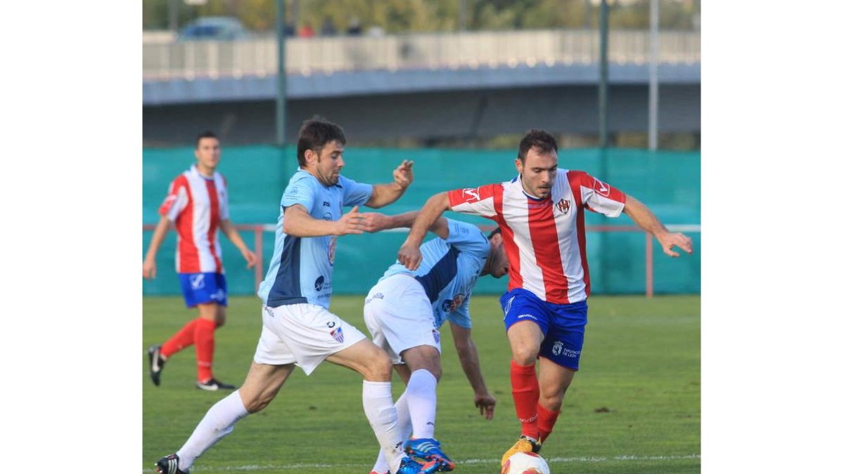 Joshua, a la derecha, será baja esta tarde por sanción.